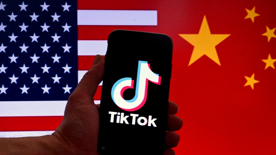 The United Kingdom banned Tik-Tok on official mobiles
