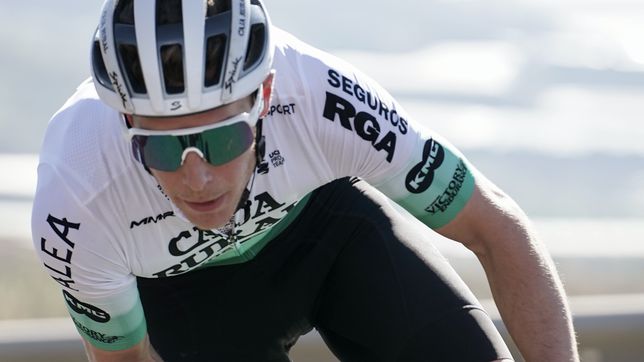 The cyclist Sergio Martín, in the hospital after a serious accident while training
