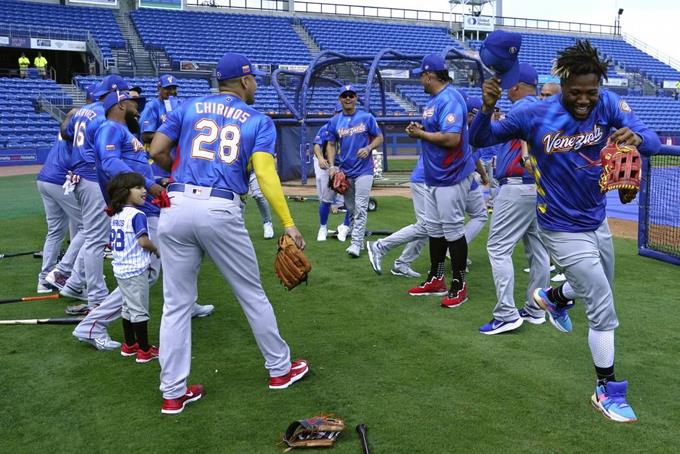 Venezuela combines talented pitchers with fearsome bats for the Clásico


