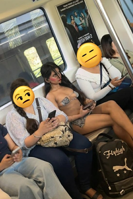 A new Urfi in a strange dress in the Delhi train! A new Urfi in a strange dress in the Delhi