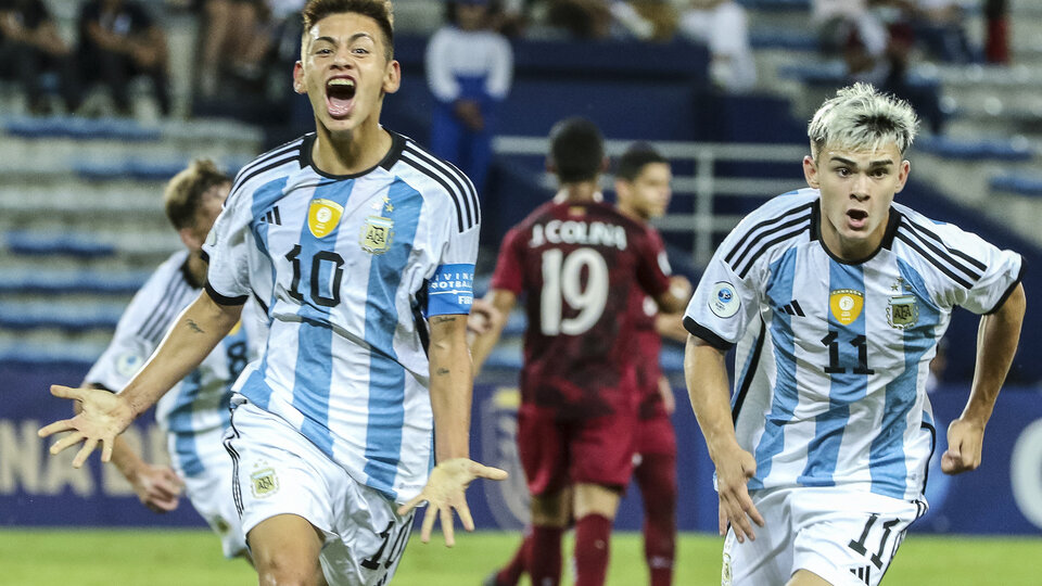Argentina kicked off the South American Sub 17 soccer tournament with a win over Venezuela

