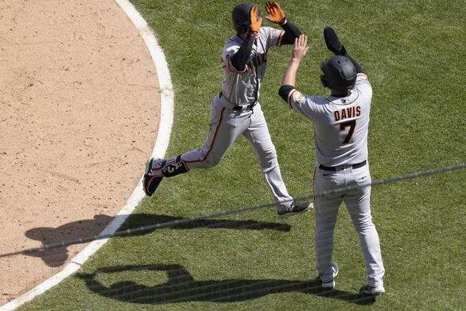 Gigantes disparan 5 jonrones y aplastan 16-6 a Medias Blancas