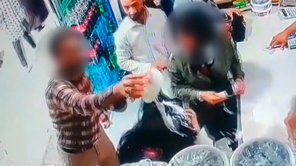 New viral video in Iran for attack on two women without hijab
