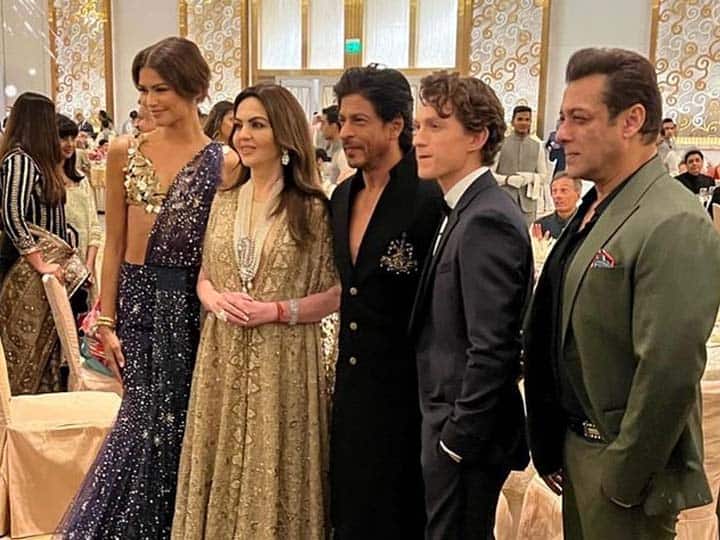 Pathan-Tiger spotted in a painting, posed with Hollywood stars, unseen photos from the event went viral

