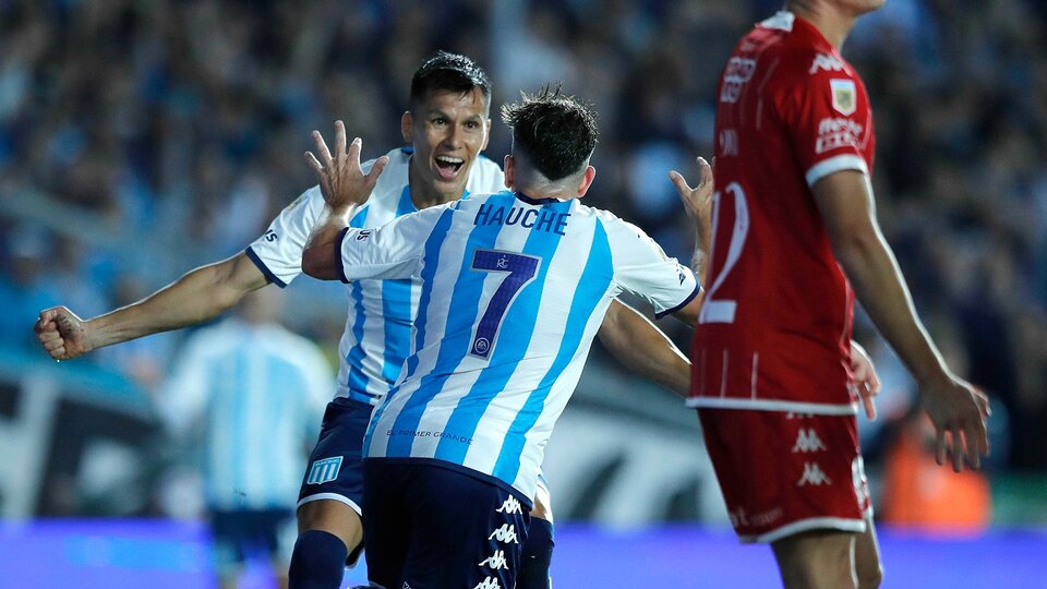 Professional League: Racing beat Huracán in a controversial duel
