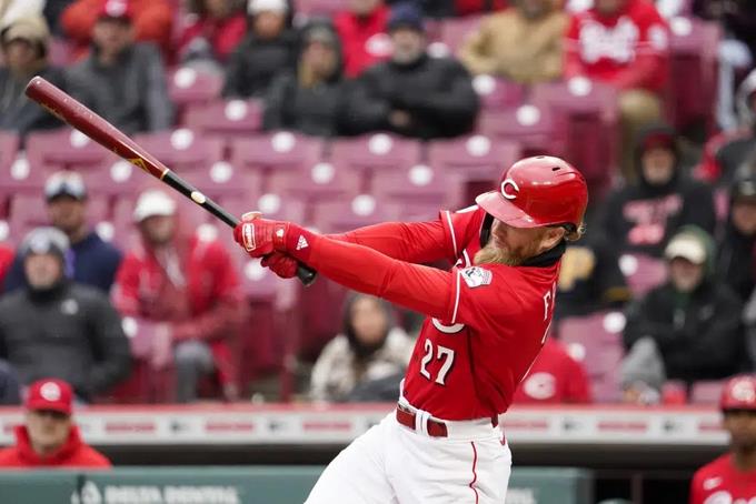 Reds beat Pirates with home runs by Fraley, Newman and India, Santana and Cruz, 2 hits


