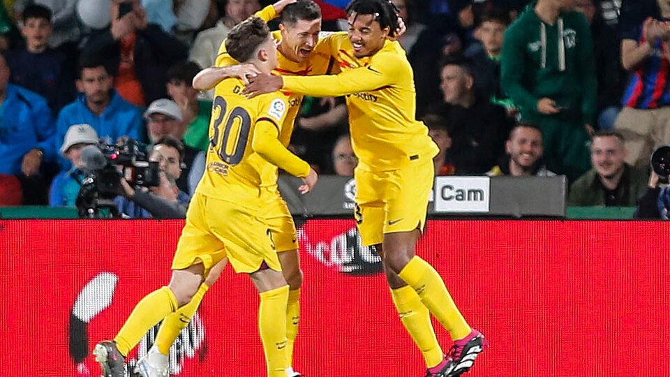 Spanish League: Barcelona thrashed Elche and took another step towards the title
