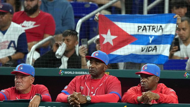 The tiny salary that baseball players earn in the Cuban baseball league
