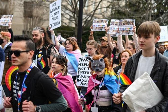 Manifestaciones del Día de la Visibilidad Transgénero se llevaron a cabo en medio de una reacción violenta