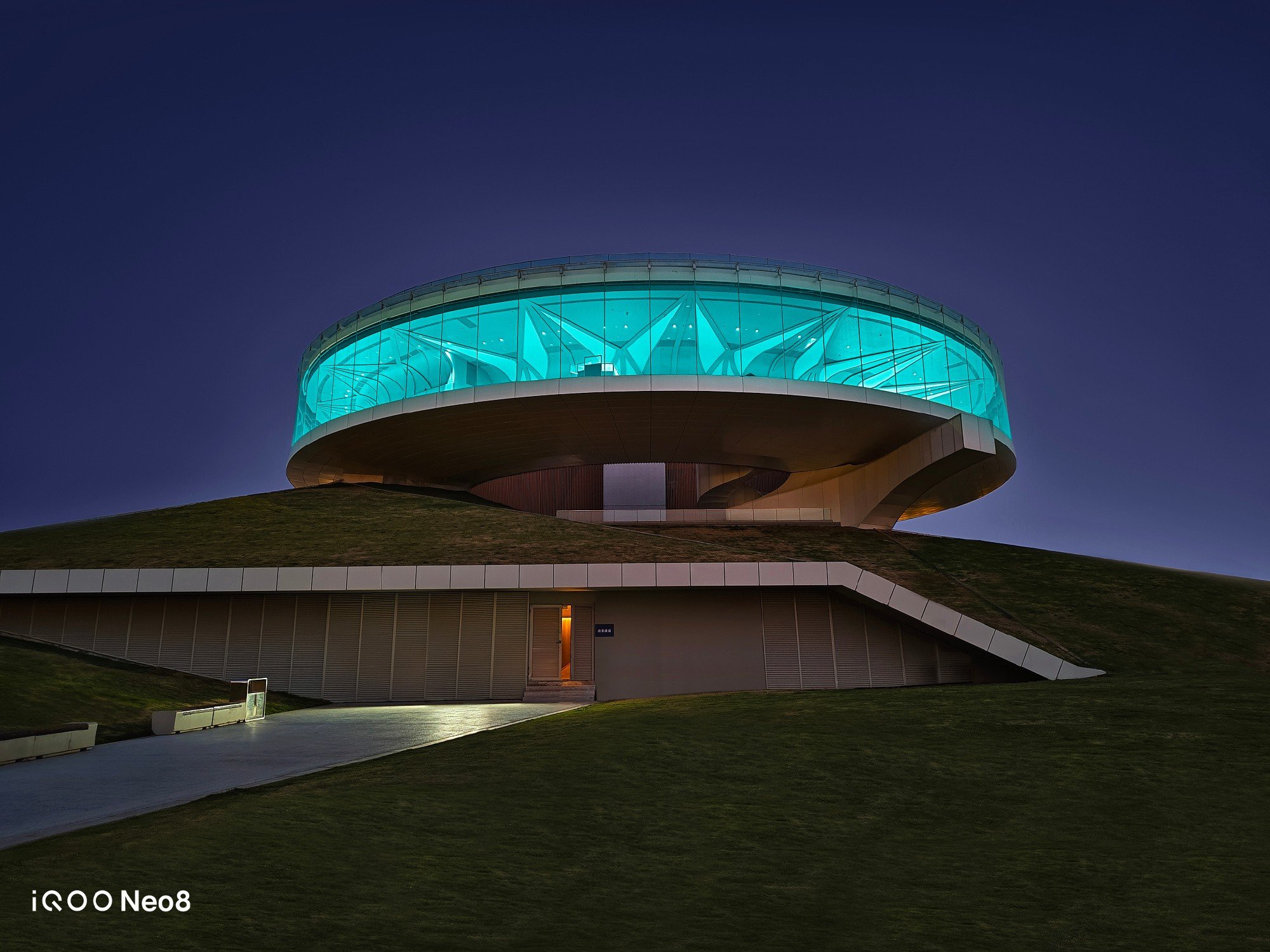 Image of a building captured by iQOO Neo 8 Pro