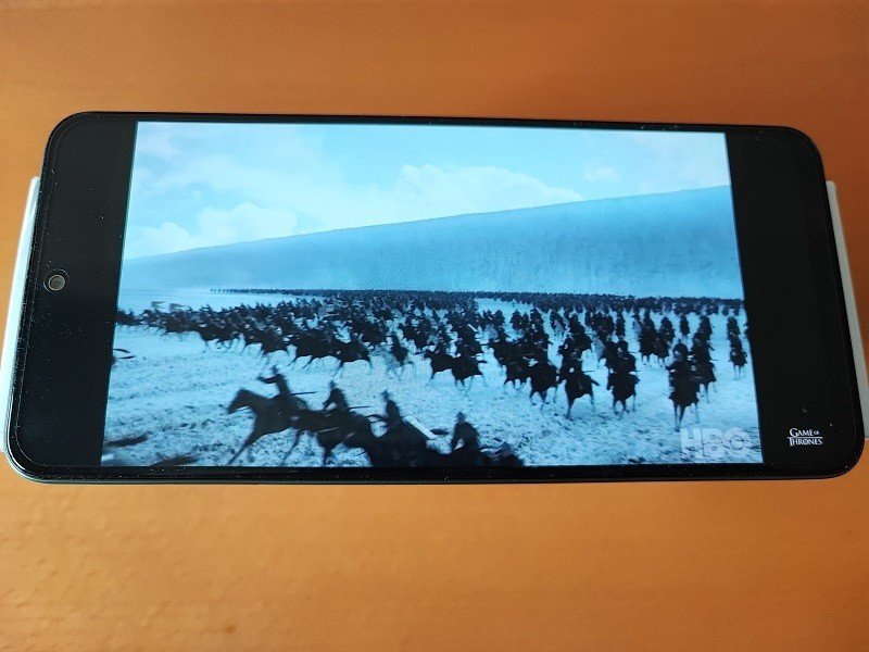 image of video running on the screen of Redmi Note 12 5G