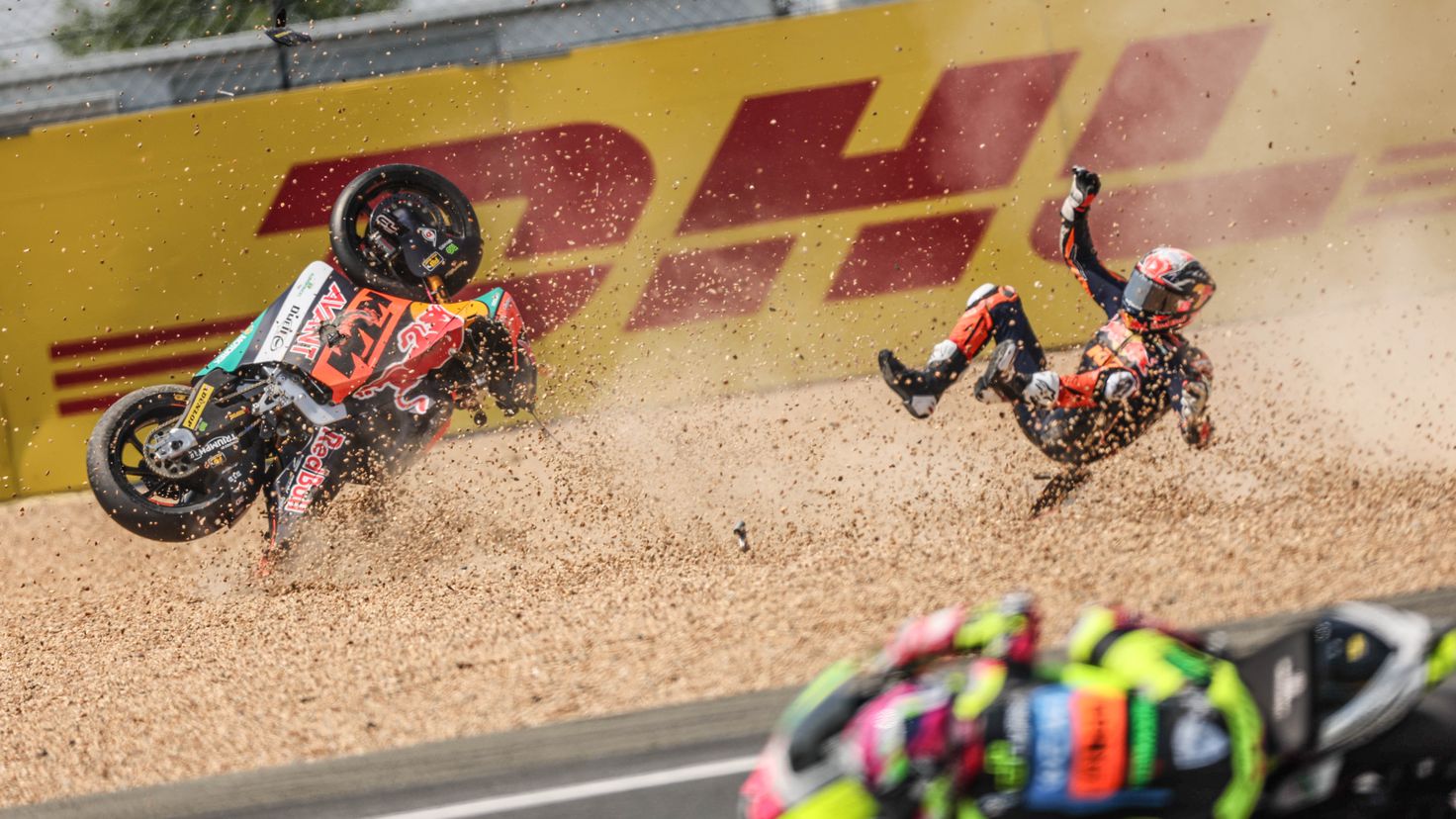 Acosta falls again at Le Mans fighting for victory 
