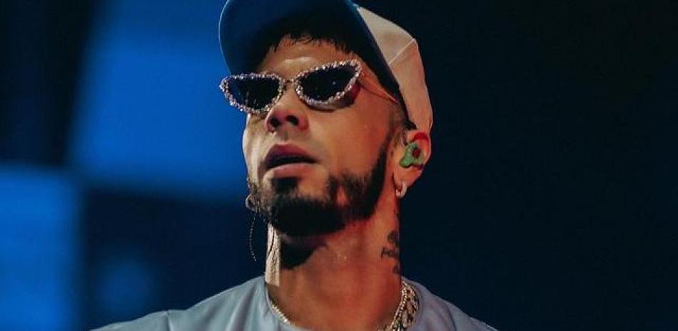 Anuel AA suspends concert due to electrical failure on the plane and his fans are enraged
