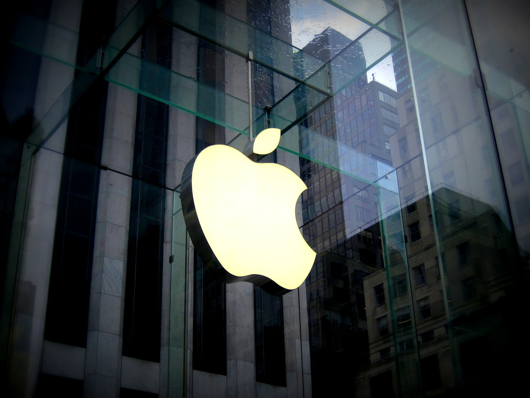 Apple prohibits internal use of ChatGPT for fear of data breaches
