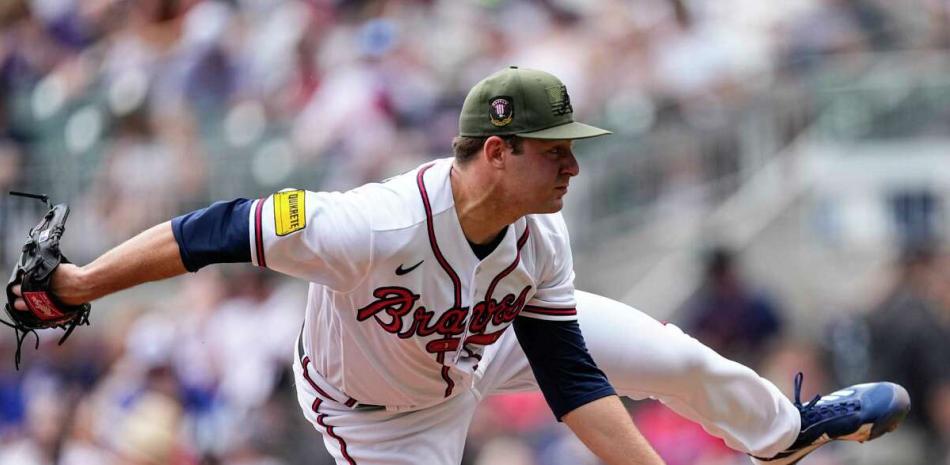Braves win series over Mariners, Shuster throws one-hitter
