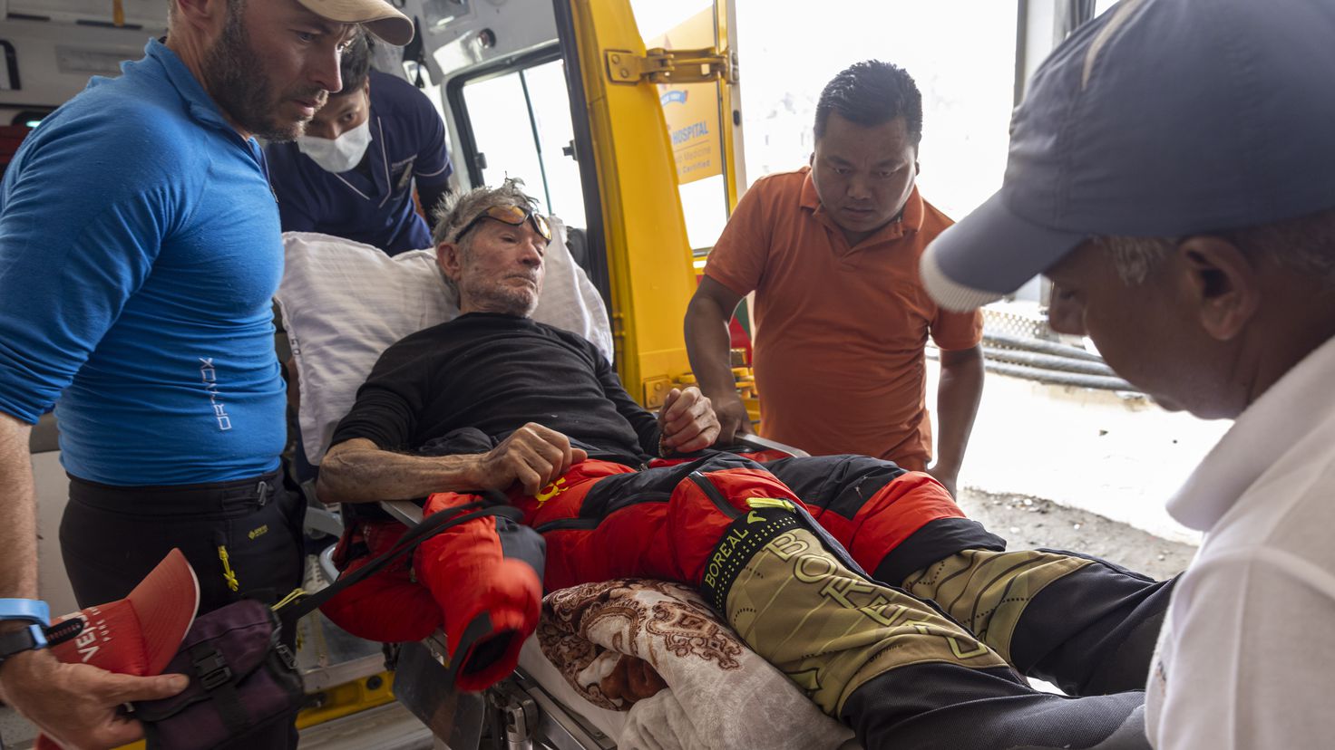 Carlos Soria is already in a hospital in Kathmandu after his accident in the Dhaulagiri
