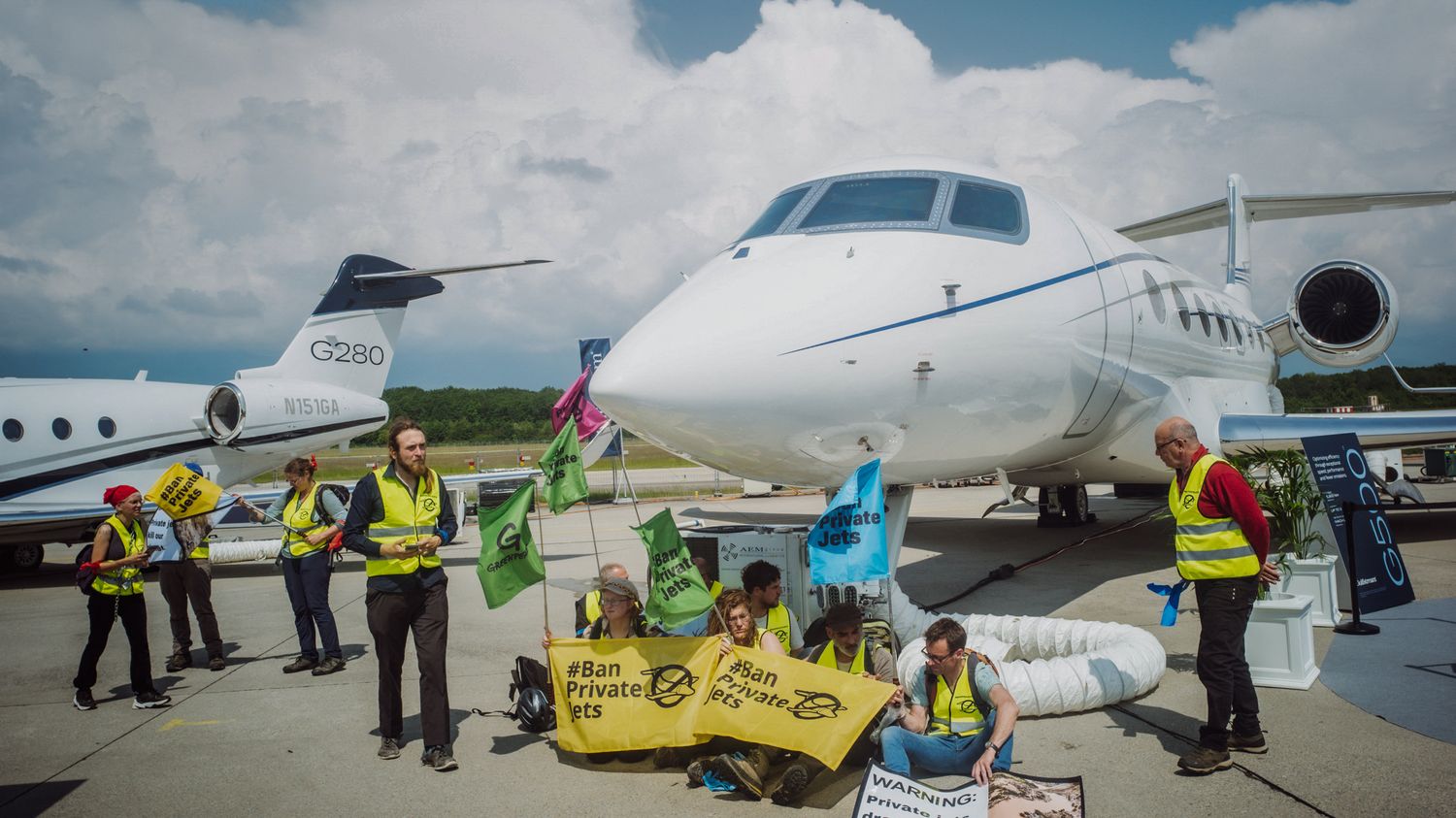 Climate: activists briefly interrupt air traffic at Geneva airport
