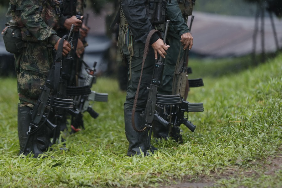 Colombian government suspends ceasefire with FARC dissident
