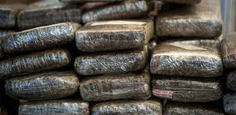 Cuba seizes 341 kilograms of marijuana in an anti-drug operation with the US.
