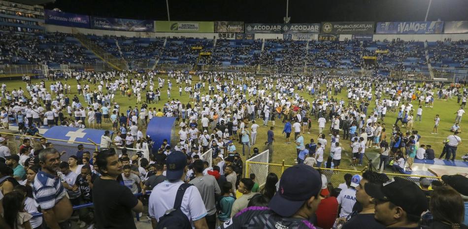 FIFA expresses its condolences for the death of 12 fans in a stadium in El Salvador
