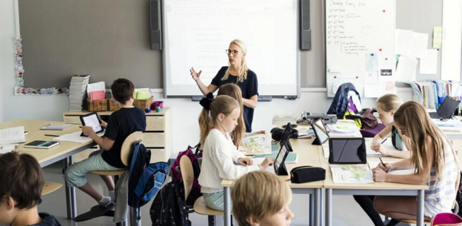 In Sweden, schools change: they avoid the use of screens and return to textbooks
