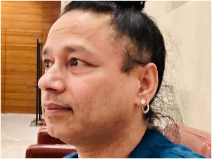 Kailash Kher angry due to the delay in the event, advises the city of Tehzeeb in Lucknow to learn manners

