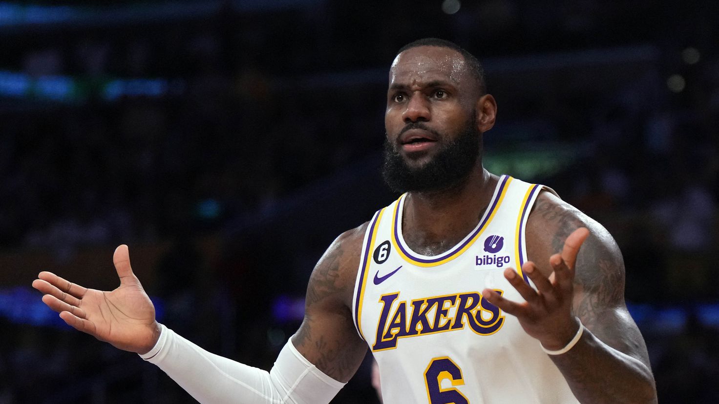  LeBron James has a strong clash with the referee and leaves him bleeding in the Lakers vs.  Nuggets
