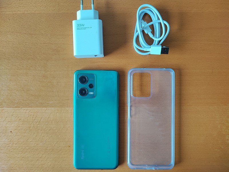 Image of the contents of the Redmi Note 12 5G box