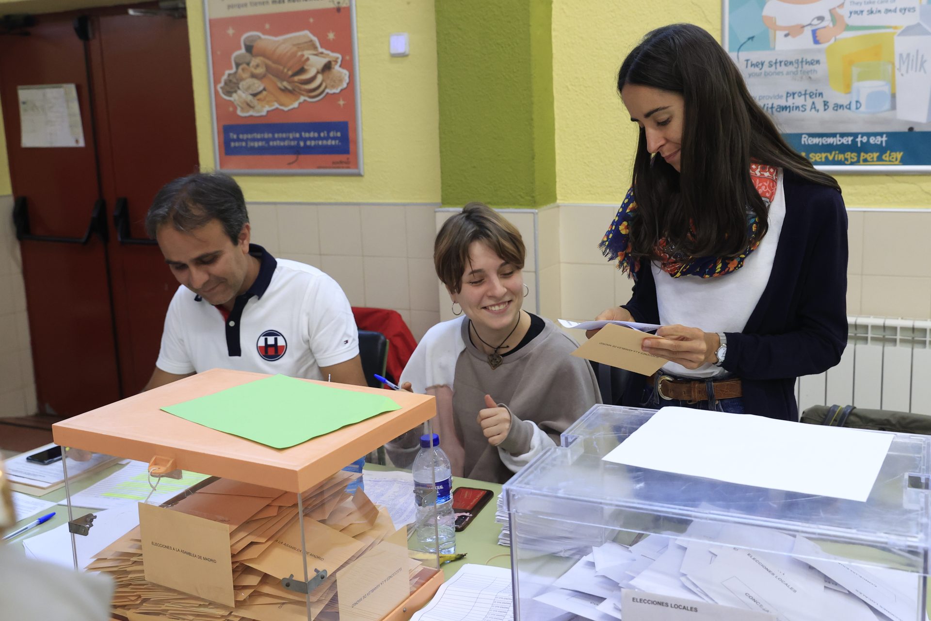The members of a polling station of the CEIP Ciudad de Roma college proceed to count the votes, after the closure of their polling station this Sunday in Madrid.  BLAZETRENDS/Zipi Aragon