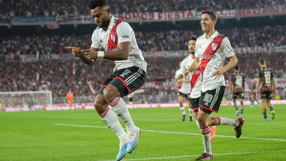 River beat Platense and maintains the difference at the top of the table
