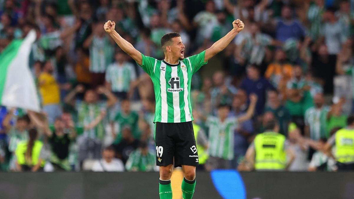 Betis is looking for a new central defender to accompany Luiz Felipe