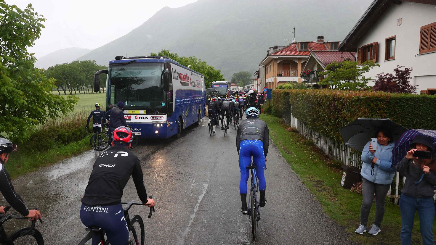The Giro cuts its stage to 75 km at the request of the cyclists
