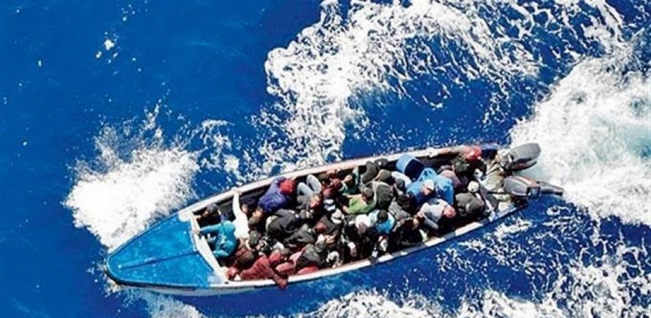 They intercept a boat with 129 Haitian migrants in the Turks and Caicos Islands

