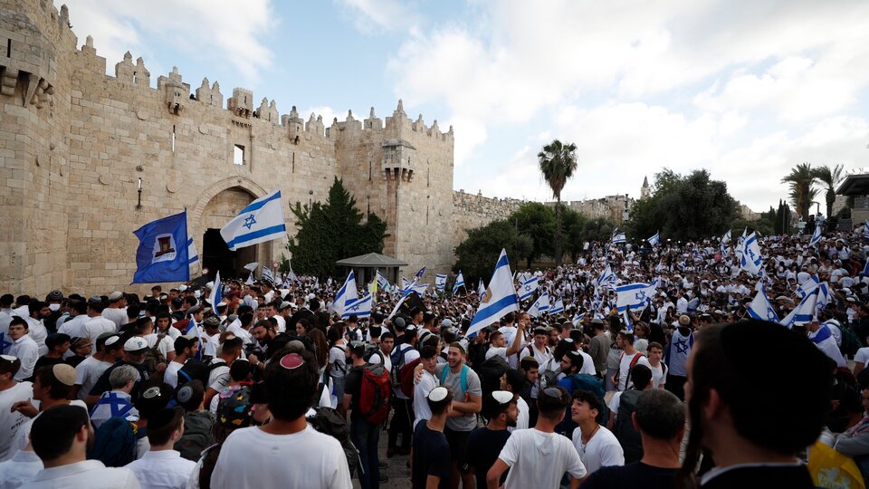 Thousands of Israelis participated in a new Flag March without serious incidents 
