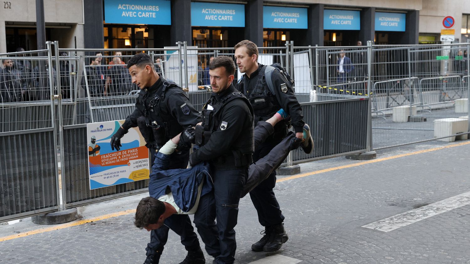 TotalEnergies: clashes between climate activists and the police before the general assembly of the oil giant in Paris
