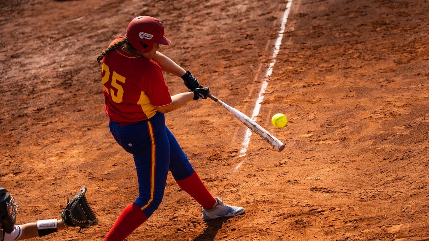Valencia prepares for the Women's Softball World Cup
