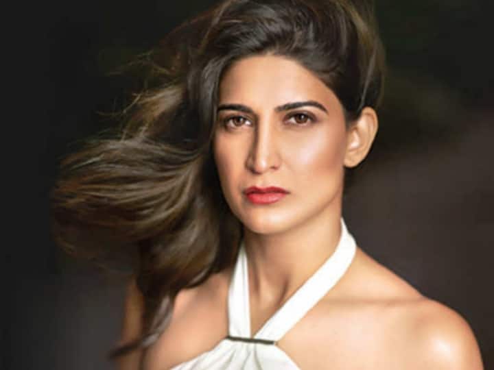 While posing for a photo, the fan did such an act with Aahana Kumra, the actress said, 'Don't touch me'

