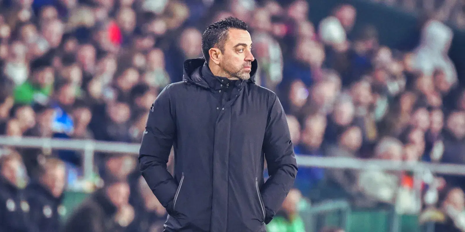 Xavi does not have him and FC Barcelona offers him to Betis and Atlético
	
