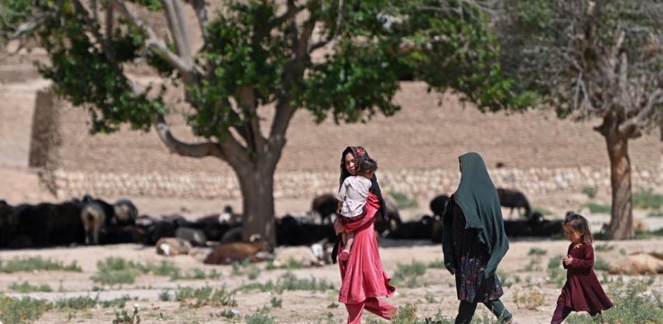 At least 82 girls are poisoned in two schools in northern Afghanistan
