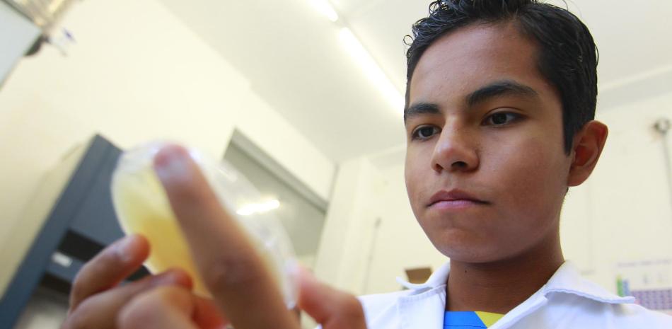 At the age of 12, a teenager in Mexico completed a master's degree in molecular biology
