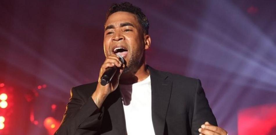 Don Omar revalidates his title of 
