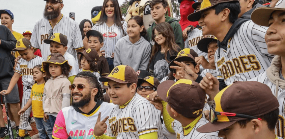 Fernando Tatis Jr. teaches baseball clinic to children in Mexico
