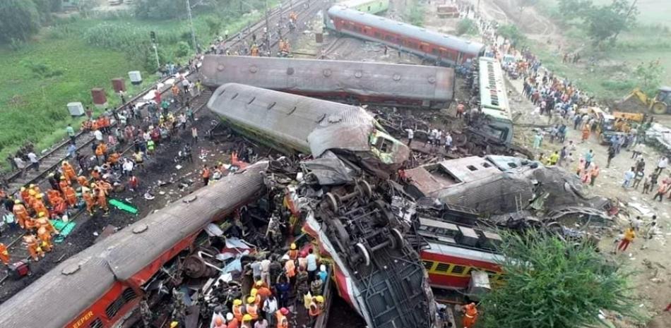 Indian authorities lower the death toll in the train accident to 275
