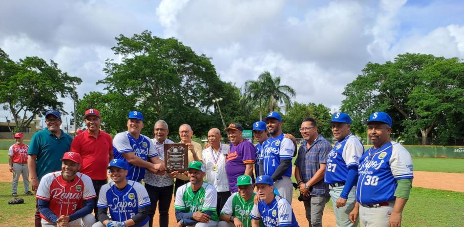 Liga Los Macos ACD inaugurates its XXVIII softball tournament in honor of Bienvenido Rojas
