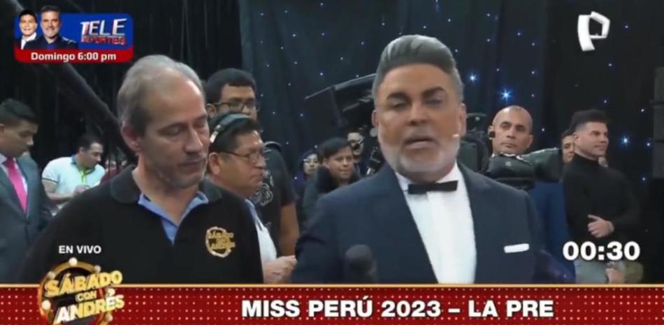 Peruvian host fires the producer of his program live
