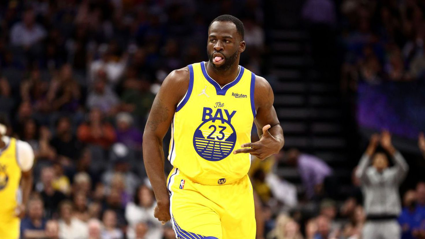 Draymond Green stays at home
