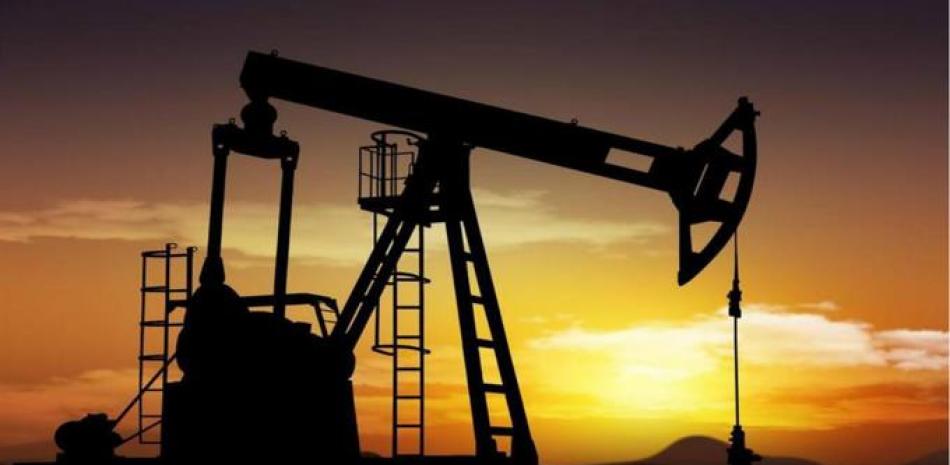 Oil stable, US demand offsets rate hike fears
