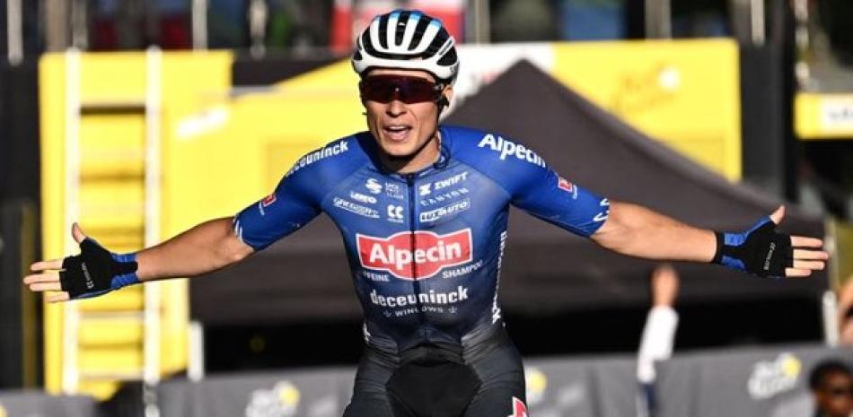 Philipsen adds fourth stage win and Vingegaard continues as the leader
