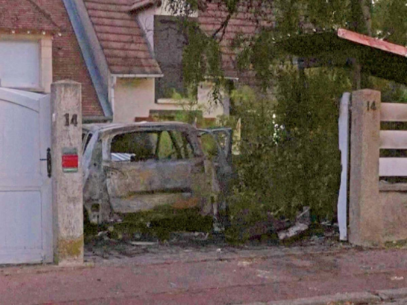 MAYOR'S HOUSE ATTACKED WITH A CAR ON FIRE