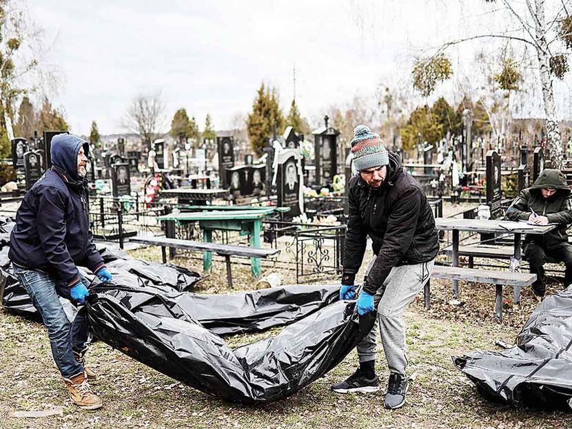 In Izium, in eastern Ukraine, they bury their dead, while in Bucha, north of Kiev, they line up the bodies.
